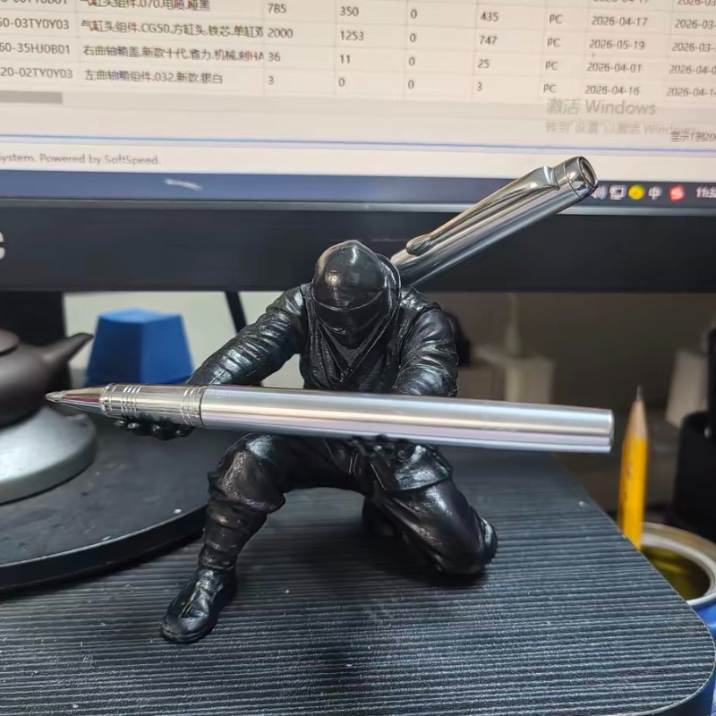 Desk Setup Tech - Pojemnik na długopis w kształcie ninja,